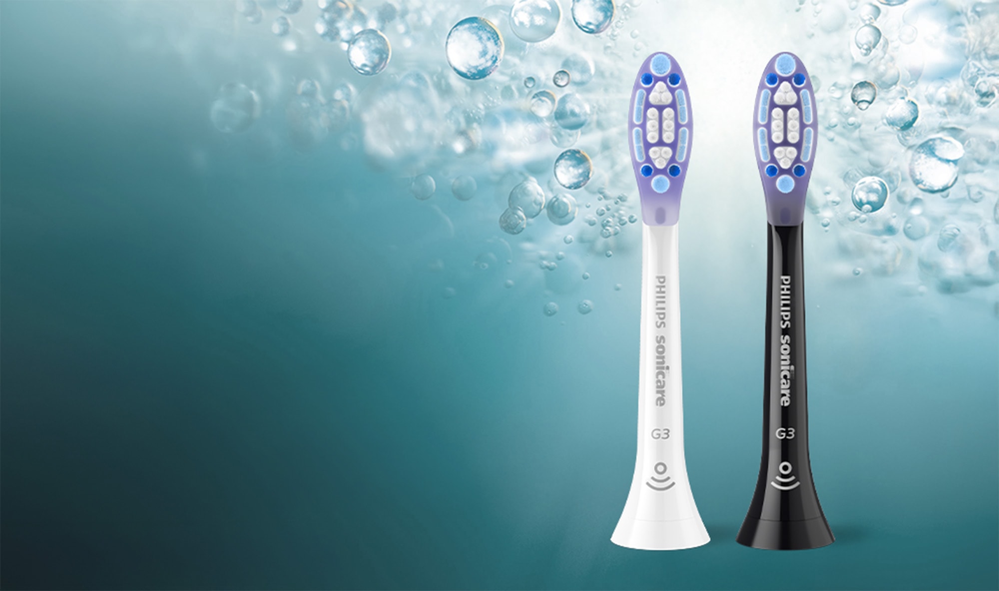 Dwie końcówki (czarna i biała) z włóknami w kolorze białym, niebieskim i granatowym.